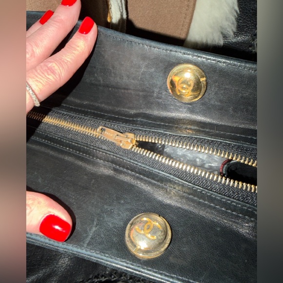 Chanel Vintage Matelassé Lambskin Shoulder Tote | 24K Gold Hardware - Picture 9 of 16